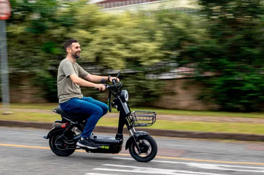 🛵 PM intensifica fiscalização de patinetes e veículos elétricos em Braço do Norte