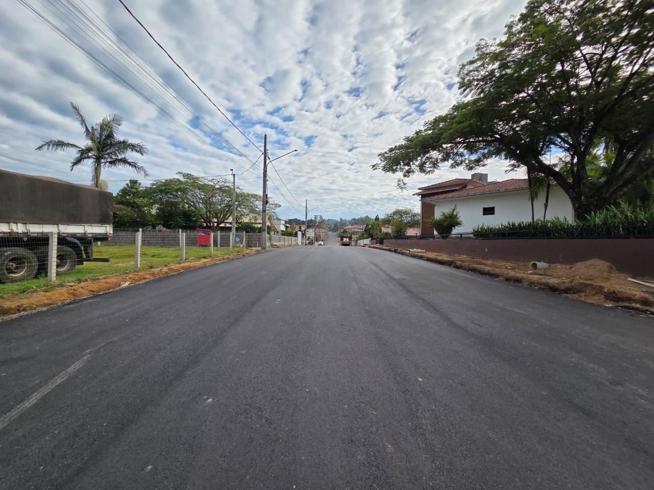 🛣️ Rua Teodoro Rodolfo Heidemann recebe pavimentação asfáltica em Rio Fortuna