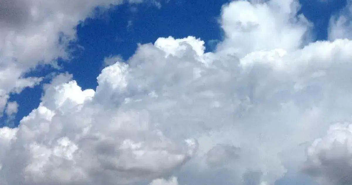 ⛈️ Segunda-feira começa com sol, mas termina com risco de temporais em SC