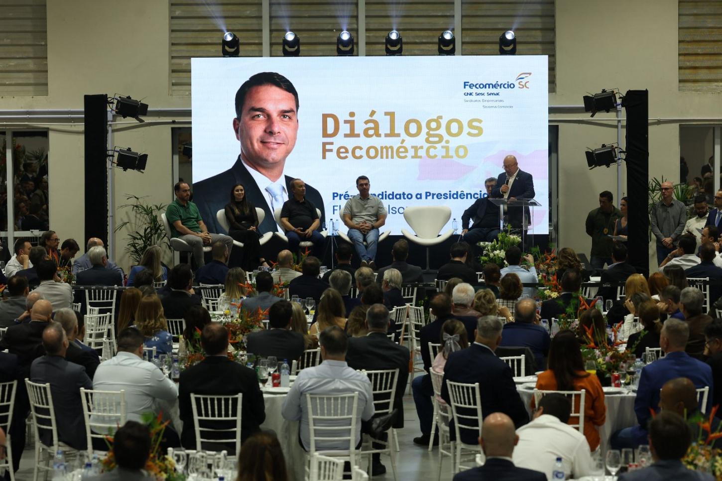 🤝 Fecomércio entrega pauta de reivindicações ao pré-candidato Flávio Bolsonaro
