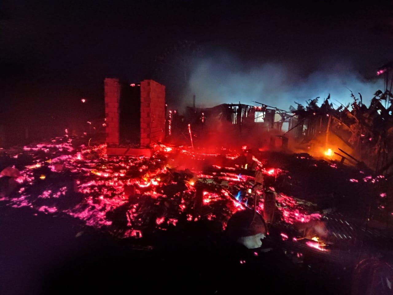 🔥 Incêndio destrói casa e mobiliza bombeiros de duas cidades em Imaruí