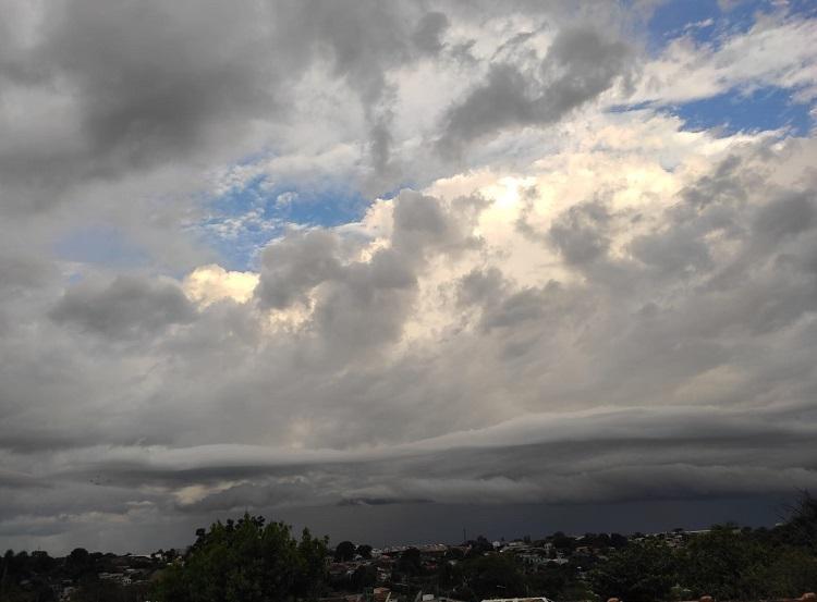⛅ Instabilidade se afasta para o mar e sol volta a aparecer em Santa Catarina no fim de semana