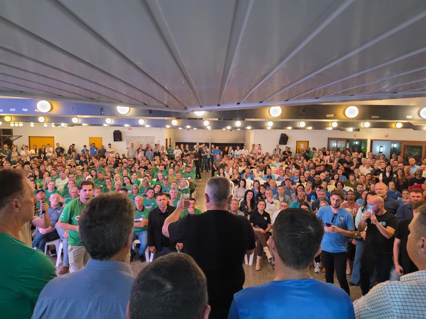 🤝 João Rodrigues reúne mais de mil lideranças em Criciúma e encerra agenda no Sul