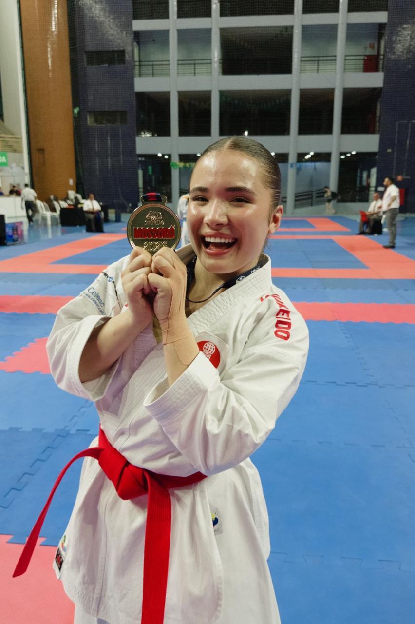 🥇 Leticia Cardoso conquista o título de campeã sênior no 14º Open Nacional de Karatê em Mossoró