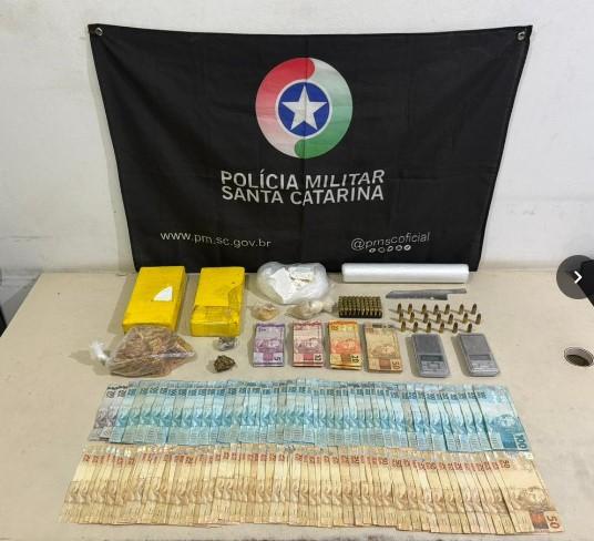 Ofensiva da PM resulta em prisões e apreensão de arsenal de drogas no Sul de SC