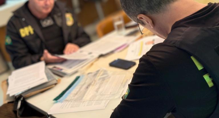 📢 Operação Tirocinium: PF mira tráfico internacional de drogas e bloqueia R$ 646 milhões em bens em SC