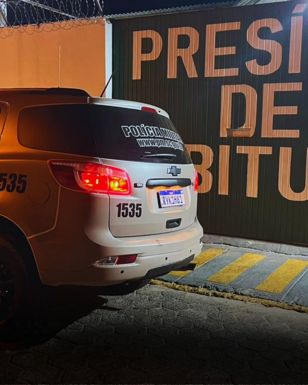 🚔 Polícia Militar prende foragido por homicídio no bairro Campestre, em Imbituba