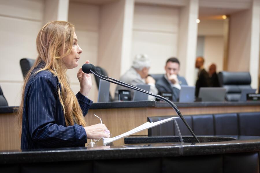 ⚖️ Projeto quer proibir visita íntima para condenados por feminicídio em SC