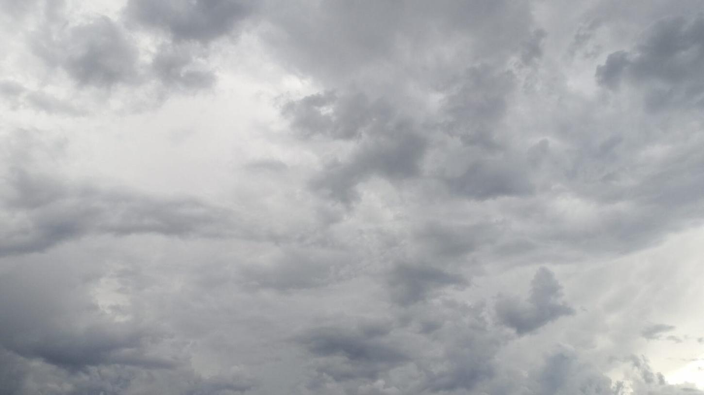 ⛈️ Semana começa com alerta para temporais isolados em Santa Catarina