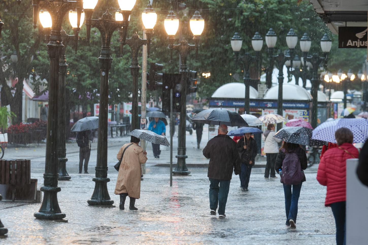 ⛈️ Virada no tempo traz temporais ao Grande Oeste após amanhecer gelado em SC
