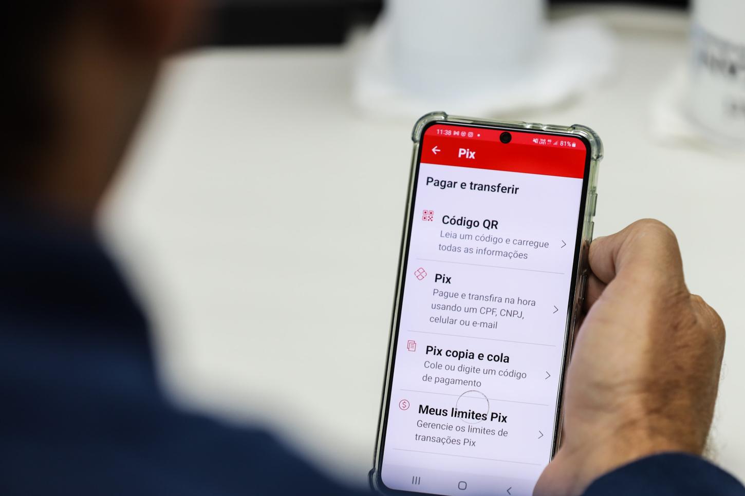📱 Vítima tem celular furtado e descobre transferências via PIX feitas por criminosos