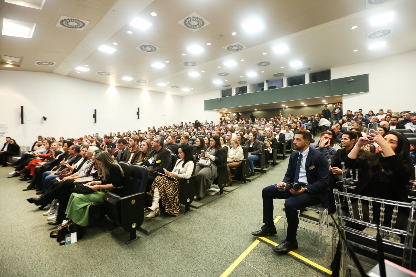 🗳️ Alesc promove encontro em Florianópolis para modernizar e aproximar câmaras municipais da população