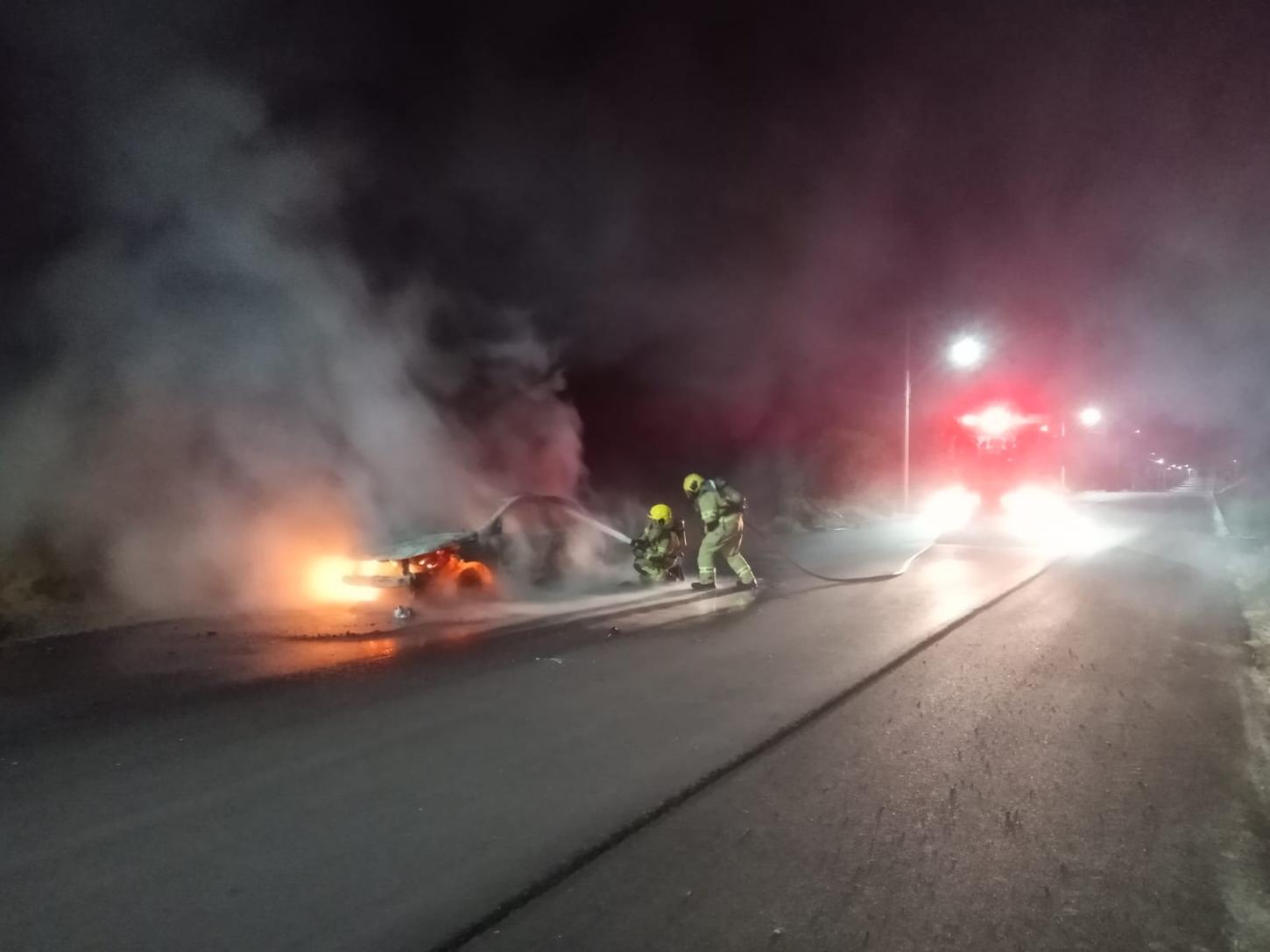 🚗 Carro furtado em Tubarão é encontrado totalmente destruído pelo fogo na Praia do Sol, em Laguna