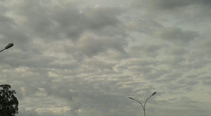 🌊 Circulação marítima traz chuva fraca para o Litoral de SC, mas o sol predomina no interior
