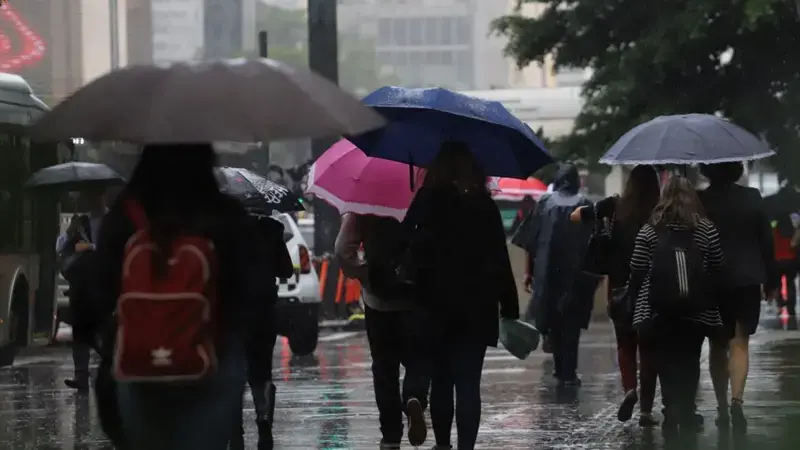 ⛈️ Formação de nova frente fria traz temporais e chuva intensa para todas as regiões de SC