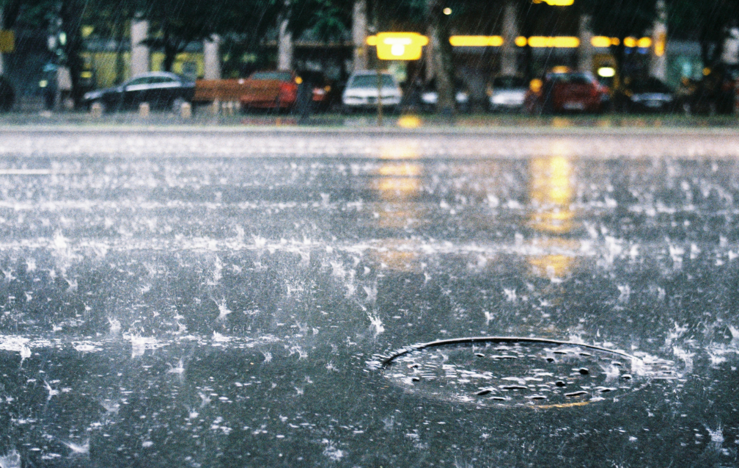 ⛈️ Frente fria segue estacionada sobre Santa Catarina e mantém alerta de temporais e enxurradas