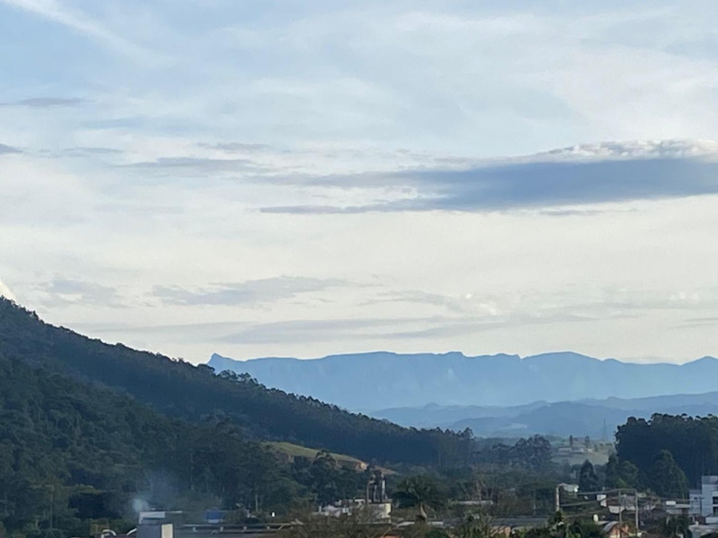 ❄️ Frente fria traz temporais e abre caminho para nova onda de frio polar com marcas de -3°C e geada ampla em SC