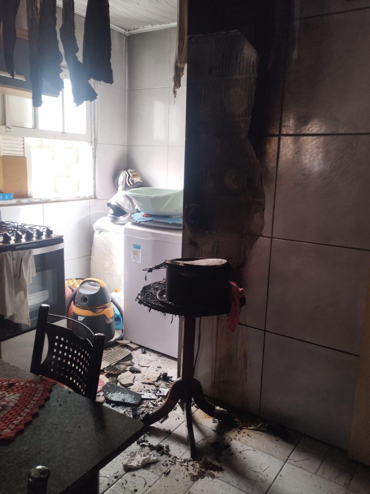 🍳 Fritadeira elétrica falha e provoca princípio de incêndio em casa de Laguna