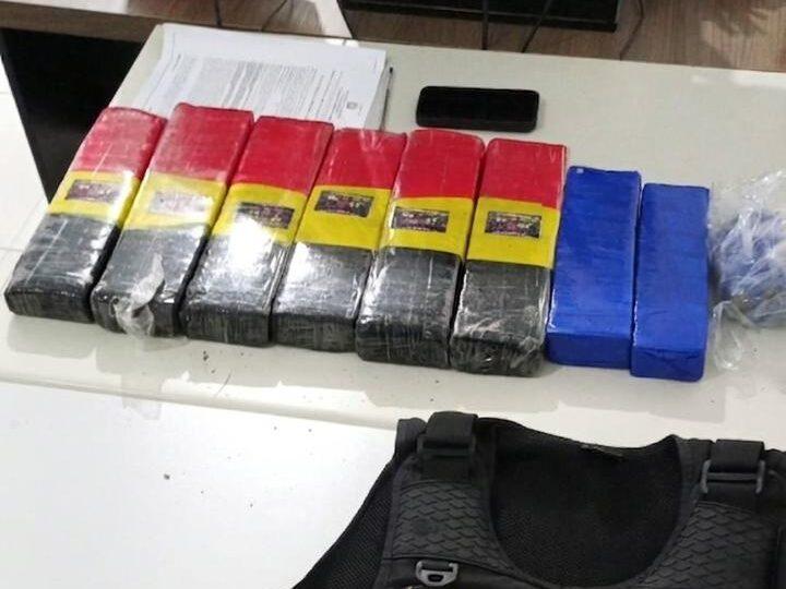 📦 Homem joga mais de 7 kg de maconha pela sacada ao ver a polícia e acaba preso em SC