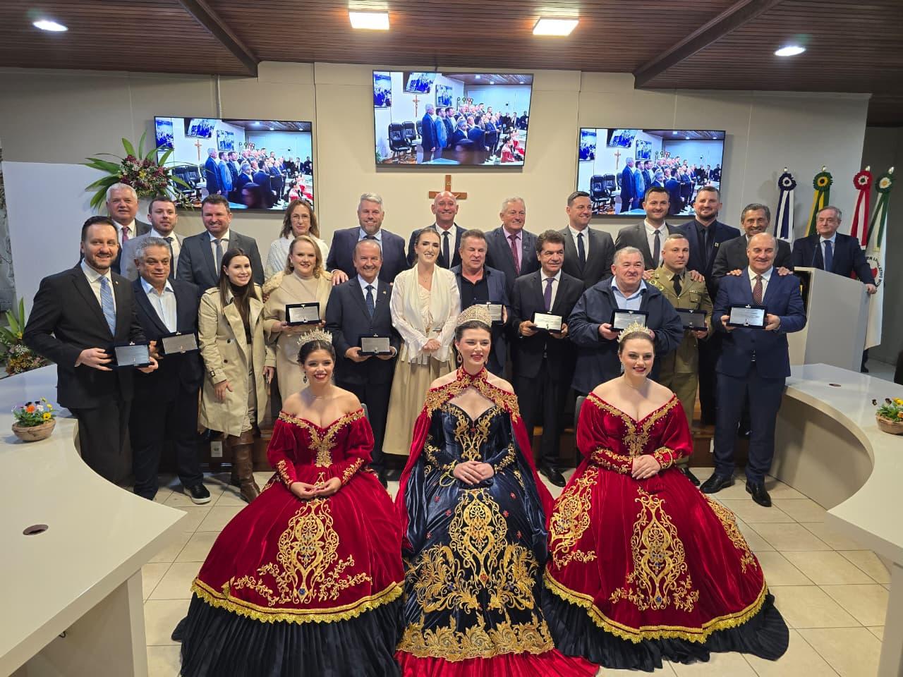 🎖️ Lideranças políticas recebem Título de Cidadão Honorário em Nova Veneza