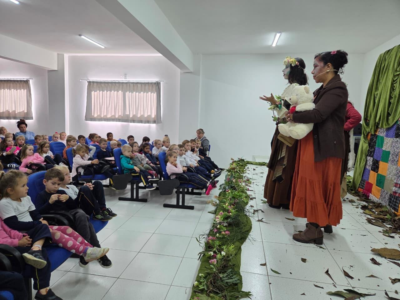⚖️ Peças de teatro mobilizam alunos em ação especial da Semana do Meio Ambiente