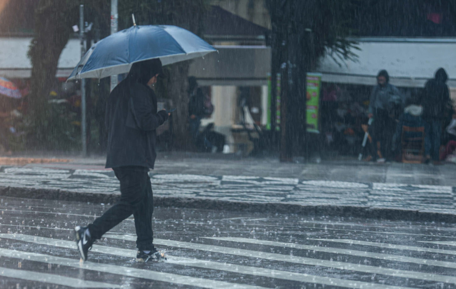 ⛈️ Santa Catarina terá semana marcada por temporais, formação de ciclone e chegada de frio polar
