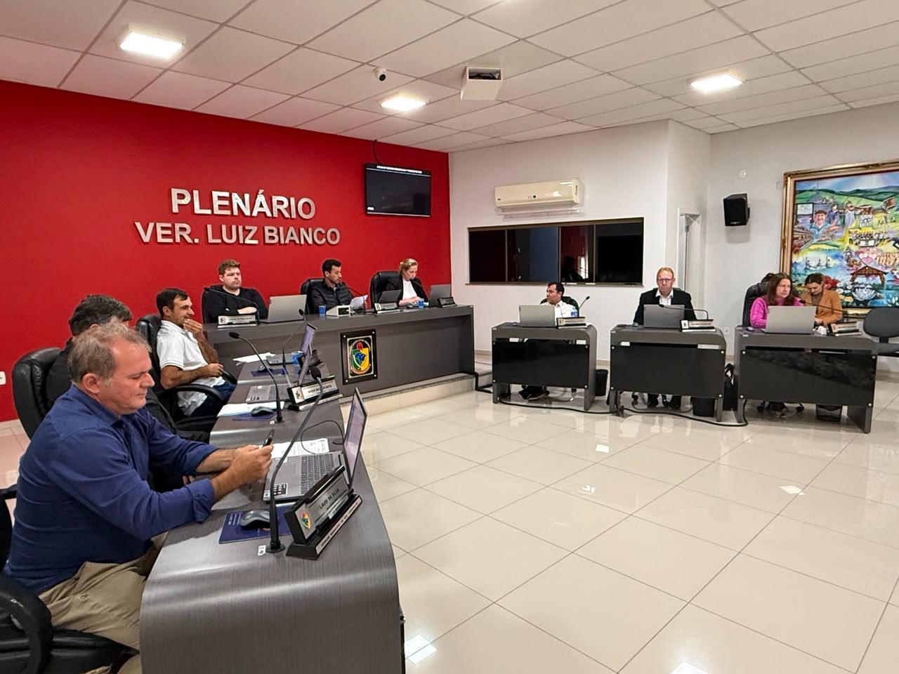 🔎 Sessão extraordinária marca leitura de requerimento para criação de CPI em SL