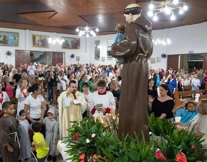 🎉 Tradicional Festa de Santo Antônio de Pádua começa nesta quinta-feira em Tubarão