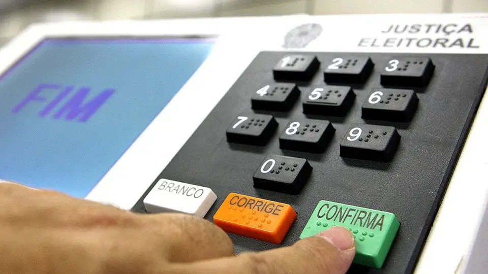 📊 TRE-SC suspende pesquisa eleitoral após instituto incluir cidades do Maranhão em plano amostral de Santa Catarina