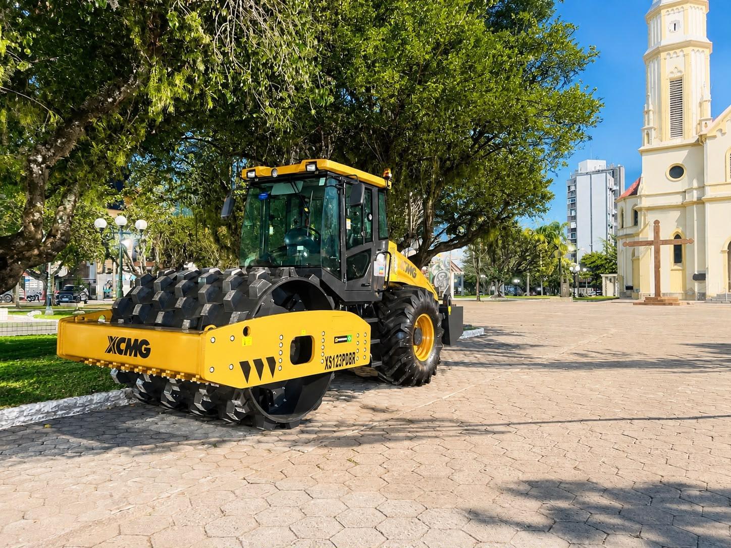 Braço do Norte investe R$ 549 mil em novo rolo compactador para obras de pavimentação