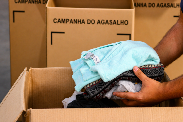 🧣 Com o tema 