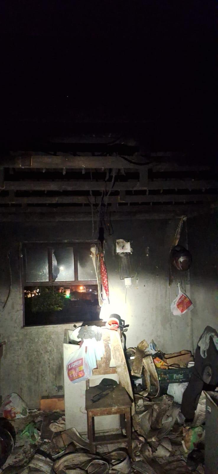 Incêndio destrói quarto de casa e mobiliza bombeiros no bairro Rio Bonito