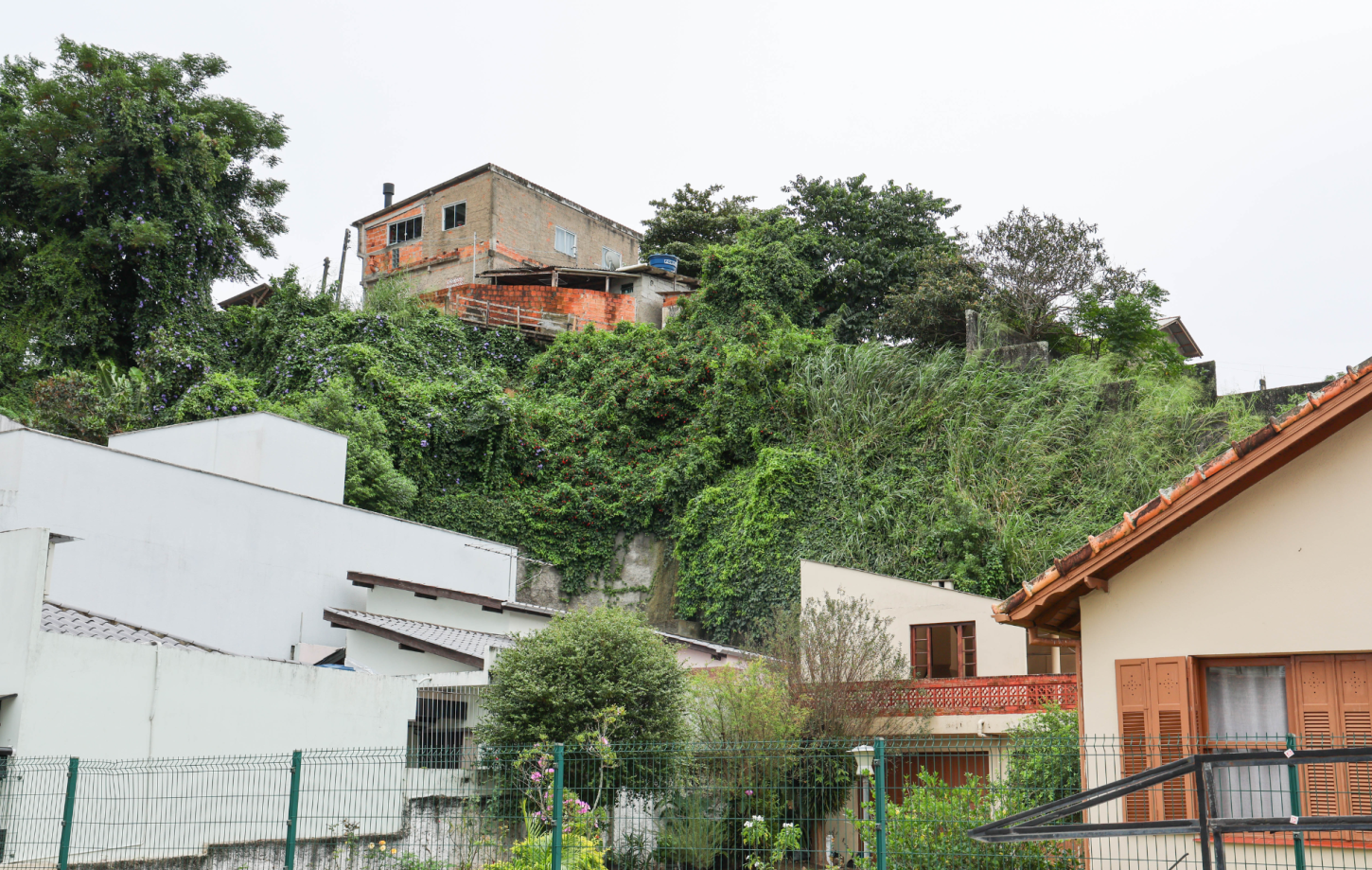 Justiça condena Florianópolis a fazer obras em área de risco após 956 dias de omissão