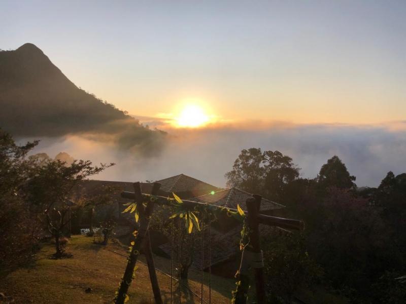 Massa de ar seco e frio mantém o tempo firme, mas traz risco de geada e mar agitado a SC