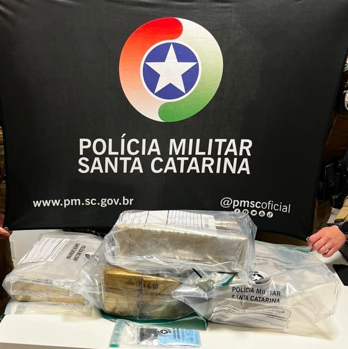 Polícia Militar e Polícia Federal apreendem mais de 23 kg de maconha na rodoviária de Lages
