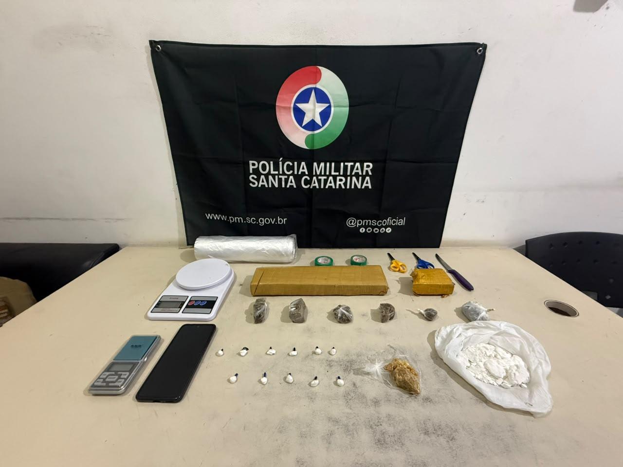 Polícia Militar realiza prisões e apreende drogas em Tubarão, Criciúma e Passo de Torres