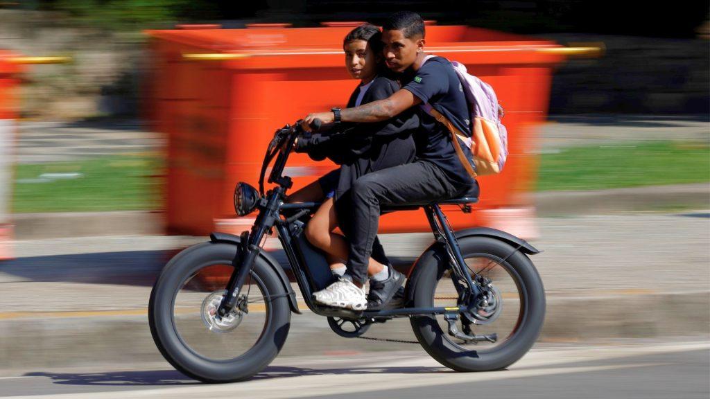 Projetos de lei preveem idade mínima e regras mais rídigas para bicicletas elétricas