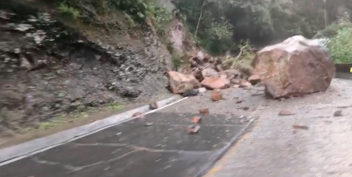 Queda de barreiras interdita a Serra do Rio do Rastro na SC-390