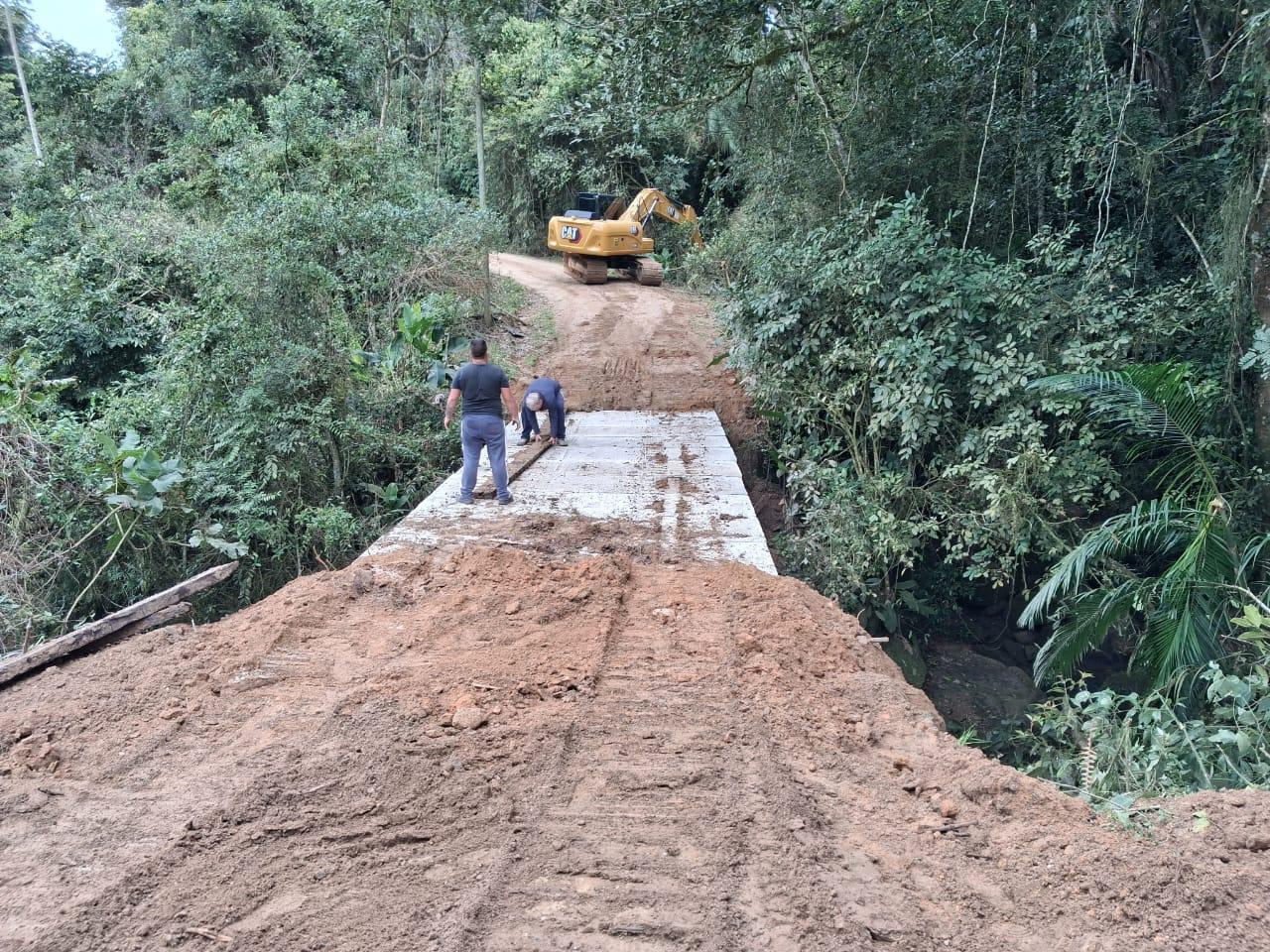 🔍 Rio Fortuna instala novo modelo de pontes com aço da Hercílio Luz