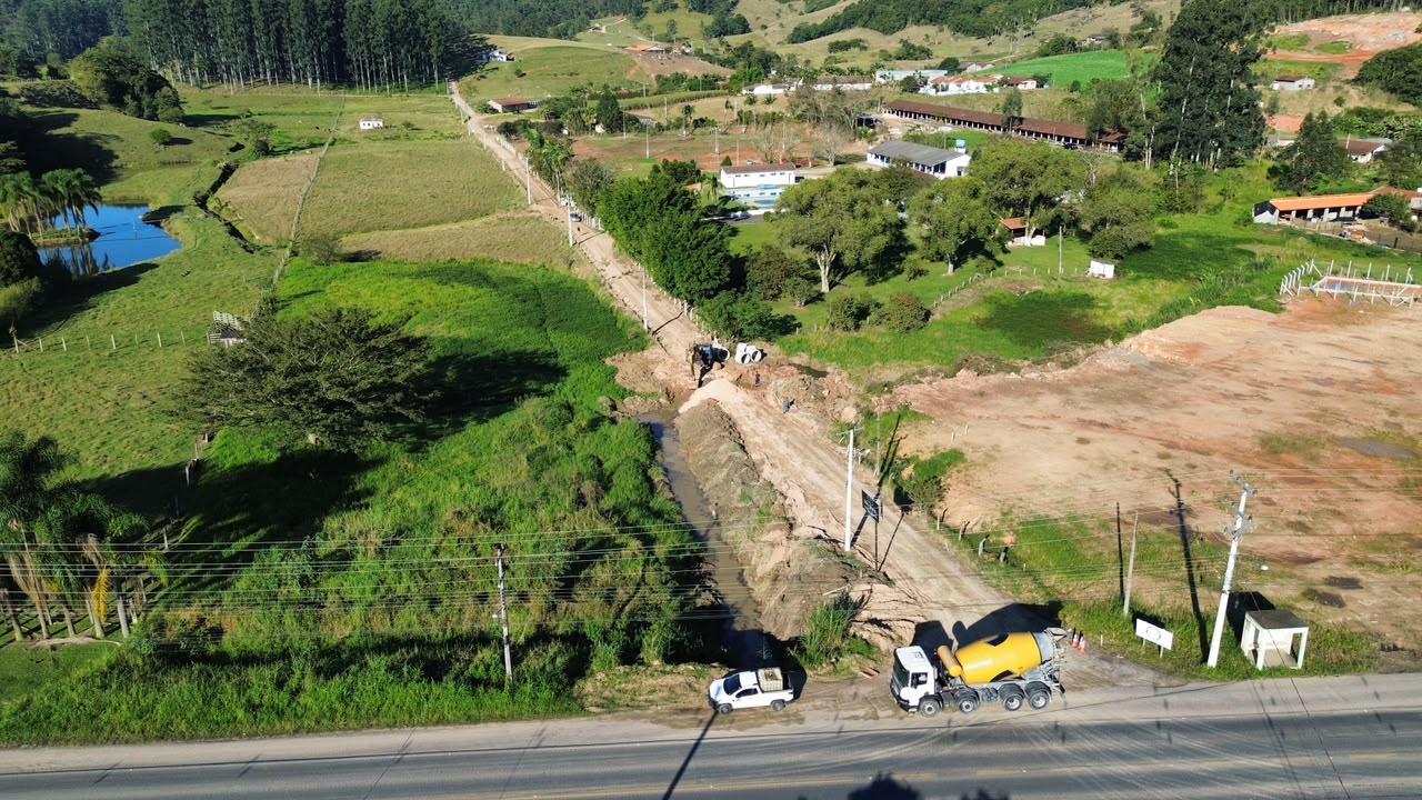 São Ludgero inicia pavimentação asfáltica de R$ 1,3 milhão na Estrada Roberto Becker