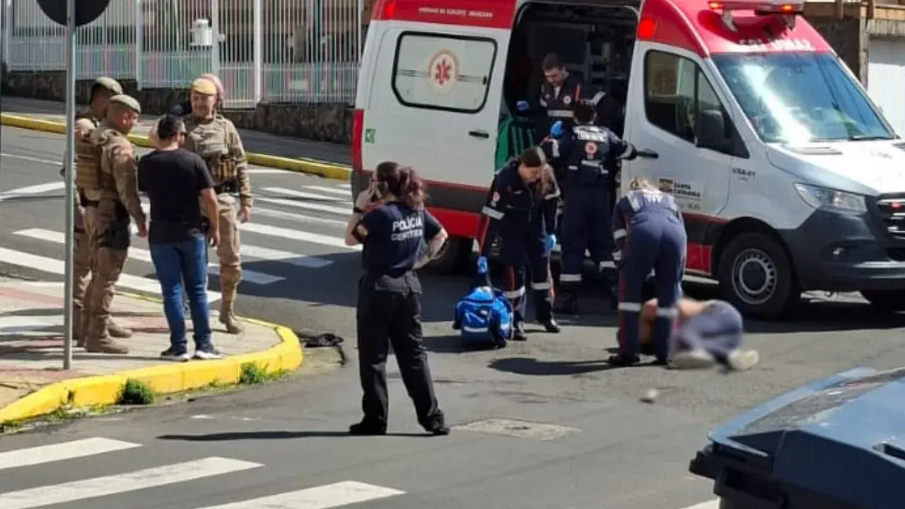 Agentes de folga impedem ataque a estudantes e suspeito é baleado em Lages