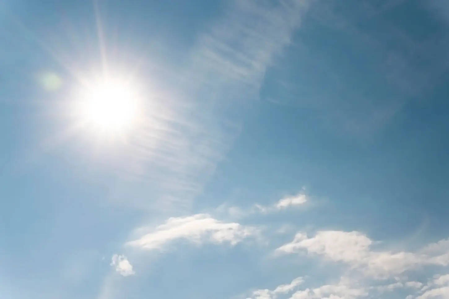 Ar polar mantém frio intenso em SC com mínimas negativas de até -2°C, geada ampla e mar agitado