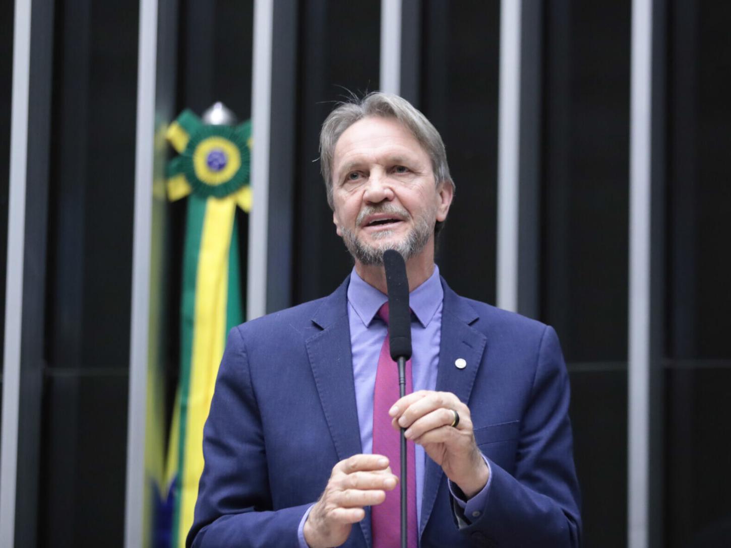 Deputado federal por SC, Pedro Uczai, é internado em Brasília após sofrer AVC isquêmico durante reunião na Câmara