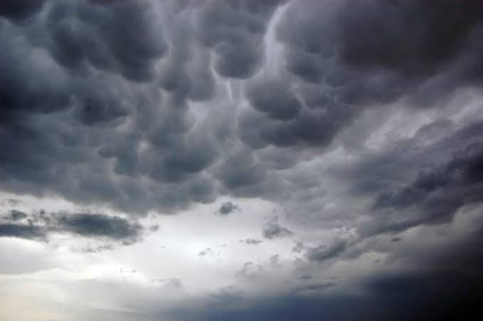 Formação de frente fria traz pancadas de chuva e temporais isolados a SC entre segunda e terça-feira