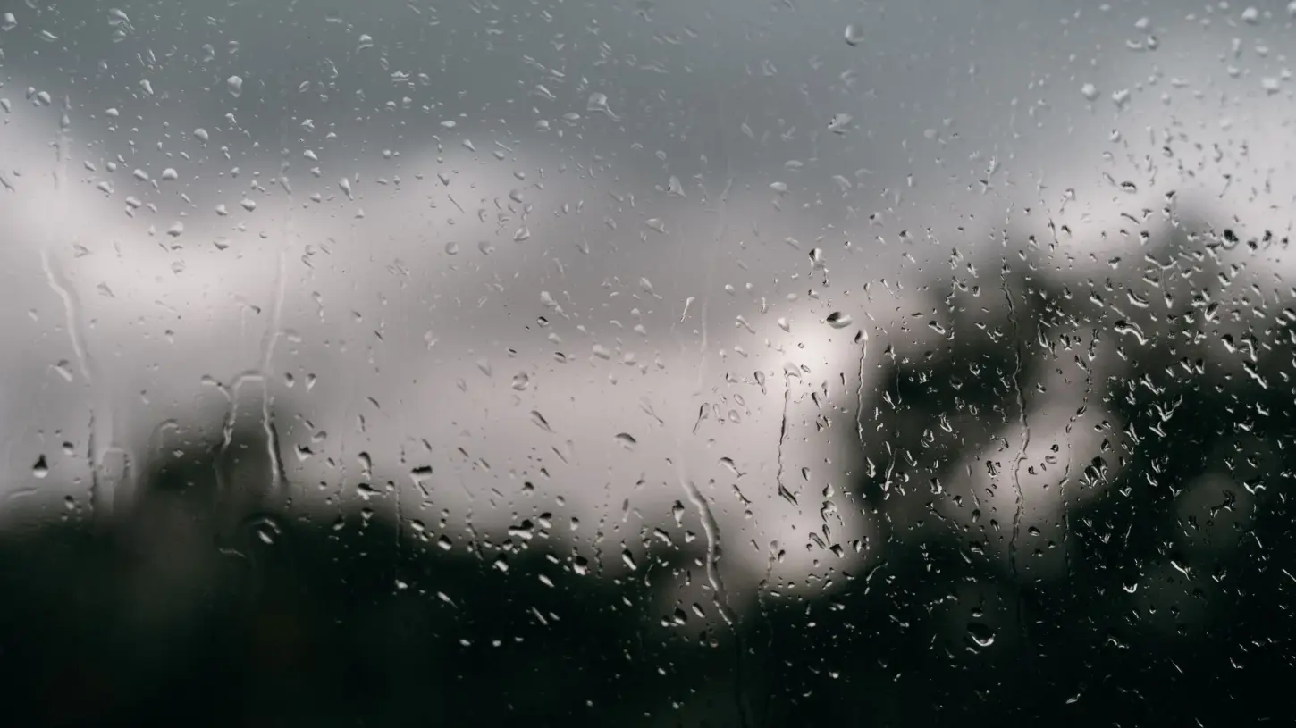 Frente fria avança e ganha força em SC com risco de granizo, vento forte e chuva intensa