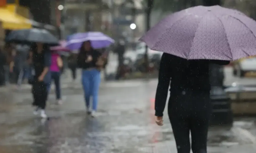 Instabilidade se intensifica em SC com alerta para chuva forte, frio e risco de tempestades severas