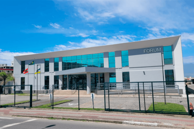 Justiça condena ex-presidente da Câmara de Laguna e empresários por compra de votos e fraude em licitação