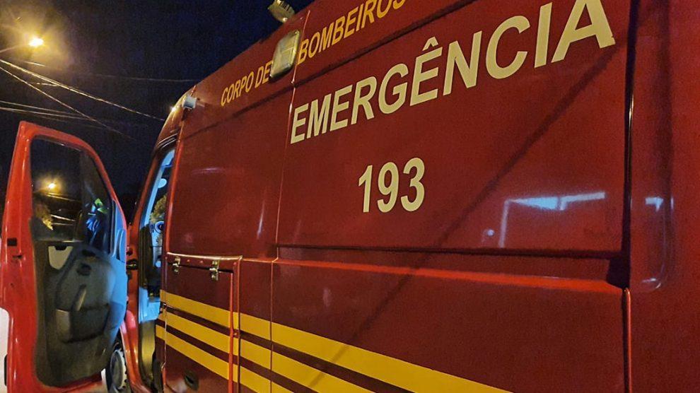 Mulher morre após colidir Biz contra caminhão estacionado em Braço do Norte