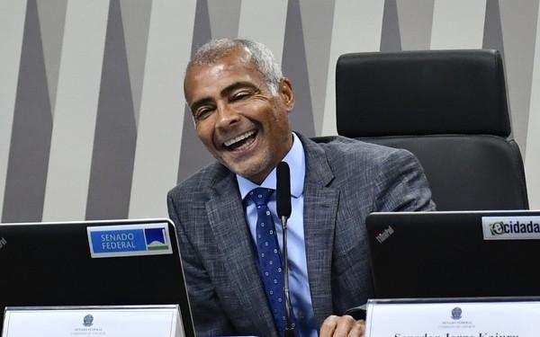 Senador Romário anuncia desfiliação do PL e declara apoio a Eduardo Paes na disputa pelo governo do RJ