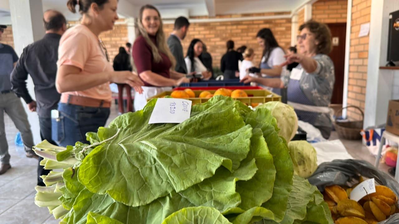 Servidores públicos de Gravatal passam a utilizar Vale Feira para incentivar agricultura familiar